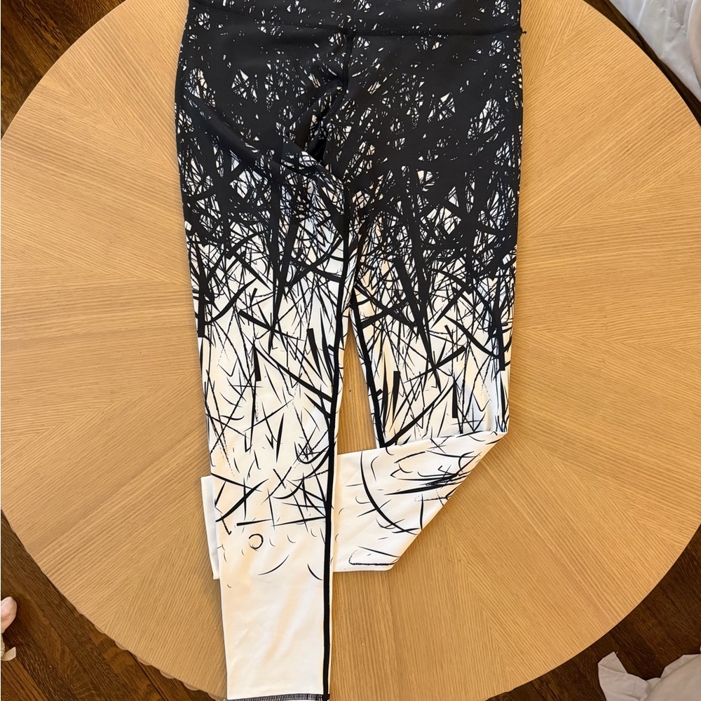 Amazon Black & White Ombre Graphic Leggings